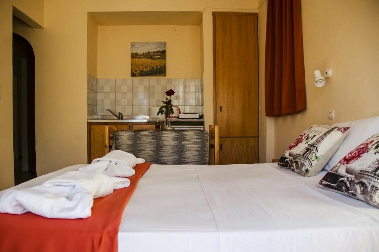 Yiannis The Beekeeper Apartments Kefalos  Exterior photo